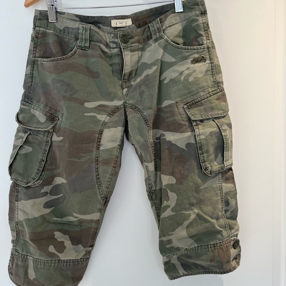 Roots Cargo Crop Pants - Picture 1 of 6